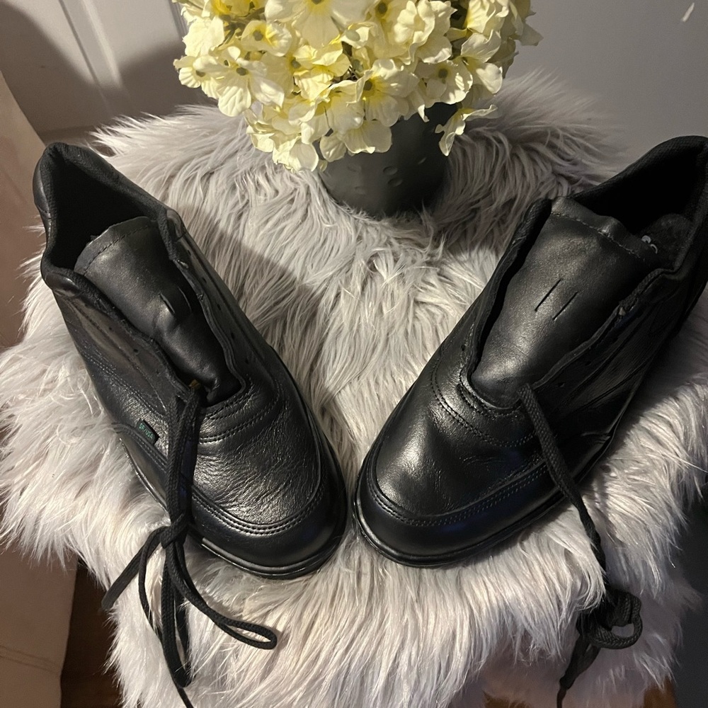 Slip resistant black sneakers